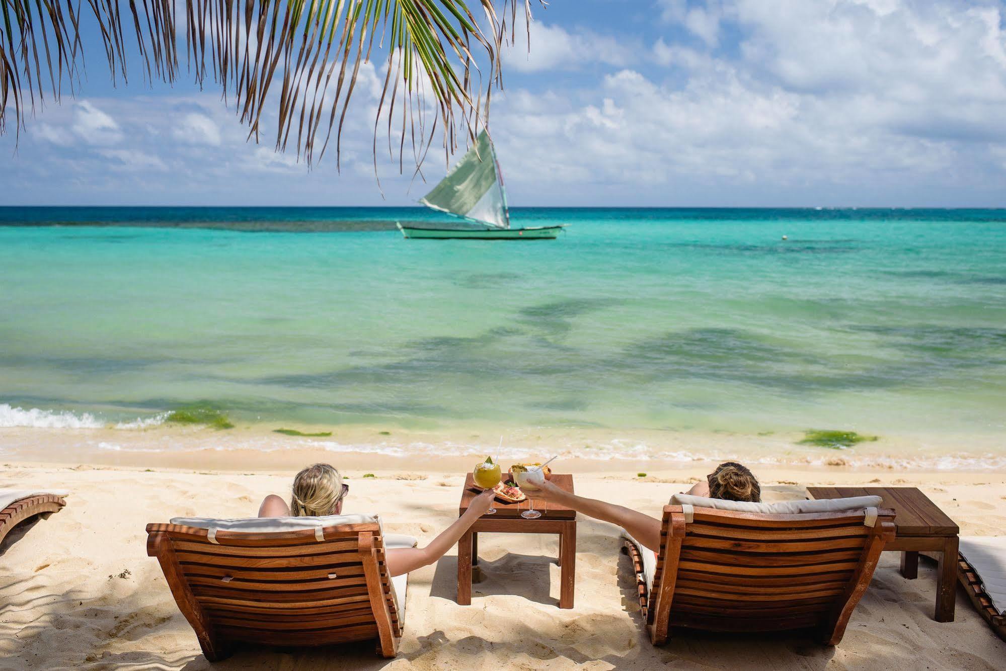 Yemaya Reefs, A Small Luxury Hotel 小玉米岛 外观 照片